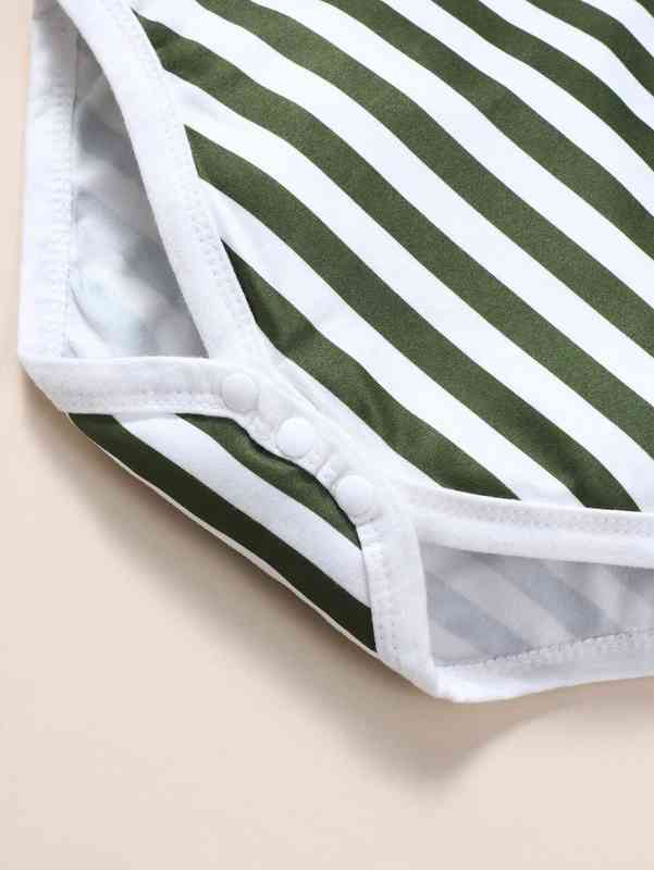 Baby Striped Bodysuit & Dinosaur Print 3D Patched Overall Romper SHE