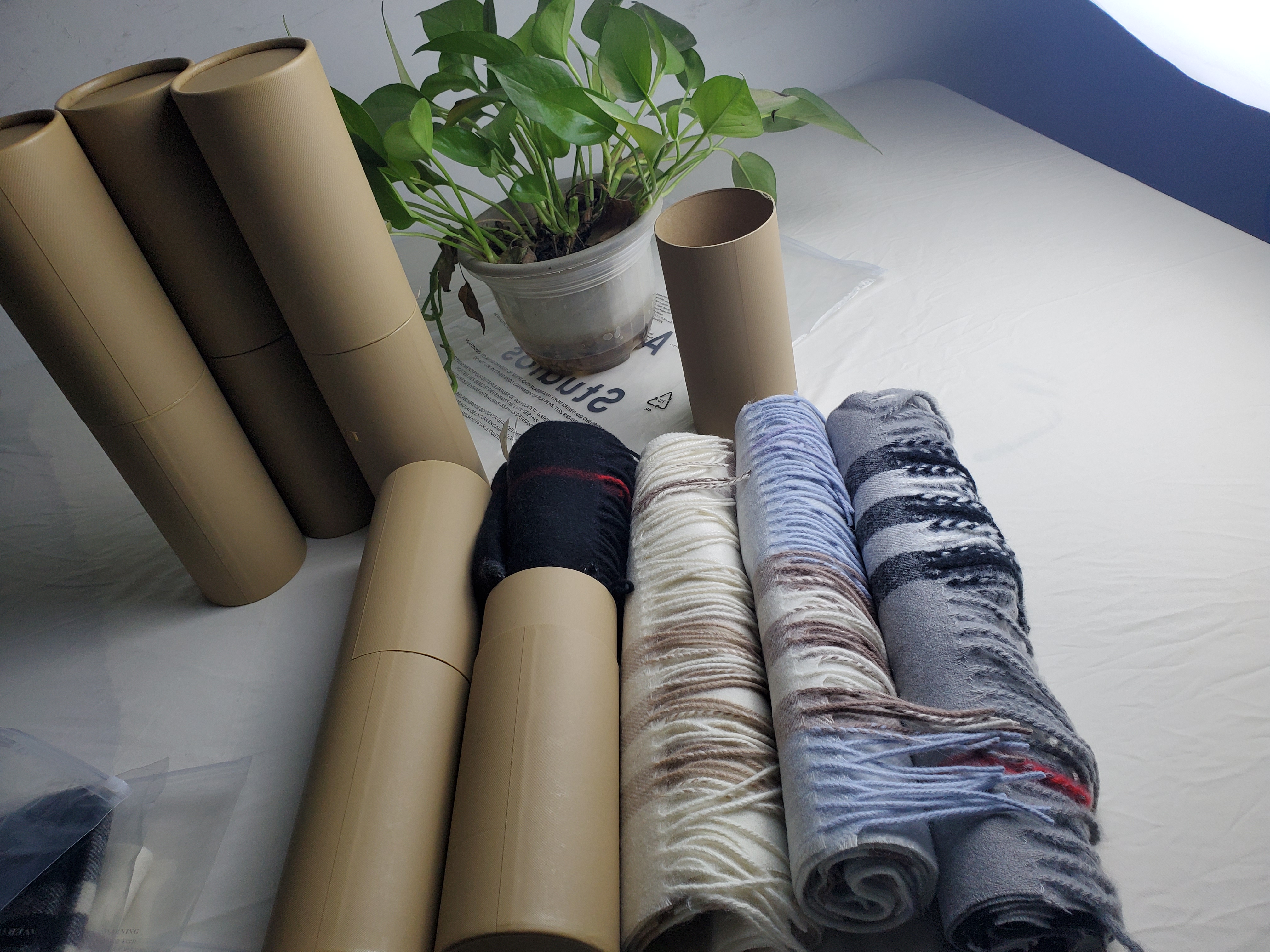 With Round Tube Box 2021 Winter Unisex Top 100% Cashmere Scarf Classic Check Scarfs Women Men Pashmina Luxury Designer Shawls and Scarves, Blue;gray
With Round Tube Box 2021 Winter Unisex Top 100% Cashmere Scarf Classic Check Scarfs Women Men Pashmina Luxury Designer Shawls and Scarves, Blue;gray