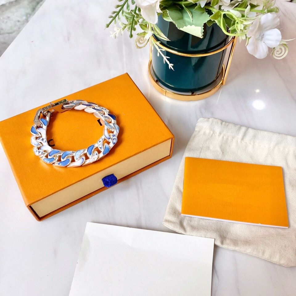 Fashion brand high version of women's bracelet design hen party wedding bride luxury beads, Golden;silver
Fashion brand high version of women's bracelet design hen party wedding bride luxury beads, Golden;silver
