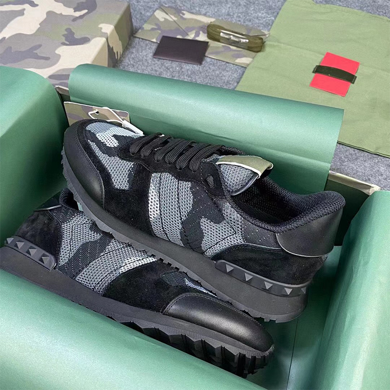 luxurys designers Rockrunner Camouflage Sneakers Men Platform Trainers Leather Mesh wtih stud Rivet Rubber bottoms Gift Box Top quality 264, Color 18
luxurys designers Rockrunner Camouflage Sneakers Men Platform Trainers Leather Mesh wtih stud Rivet Rubber bottoms Gift Box Top quality 264, Color 18
