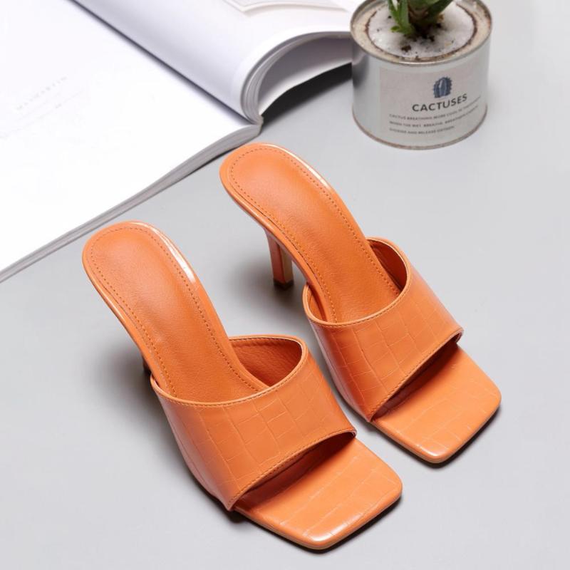 2021 New Brand Women Slipper Summer Outdoor Sandal Square High Heel Slip On Flip Flop Elegant Women Slides Orange Shoes
2021 New Brand Women Slipper Summer Outdoor Sandal Square High Heel Slip On Flip Flop Elegant Women Slides Orange Shoes
