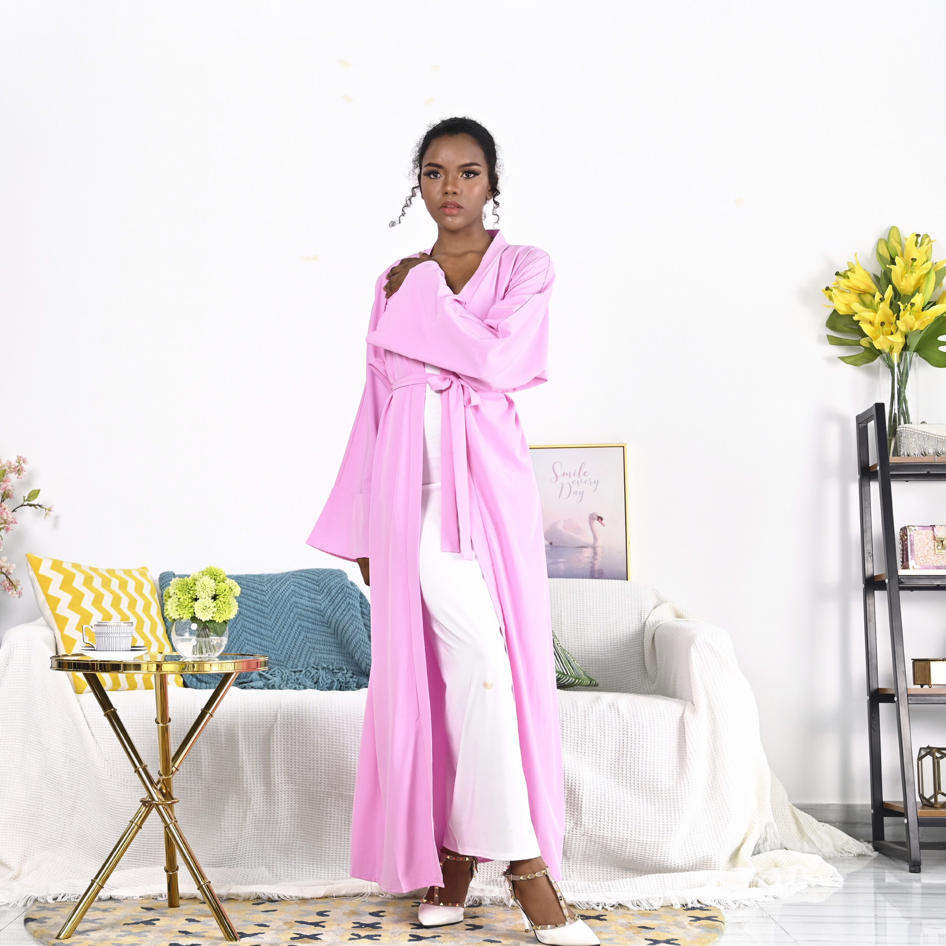 More recent opend cardigan muslim kimono robe syari feminine total length silk dress abaya cult service abayas f1964, Only a black scarf
More recent opend cardigan muslim kimono robe syari feminine total length silk dress abaya cult service abayas f1964, Only a black scarf