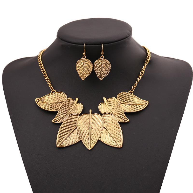 LZHLQ Vintage Steampunk Carved Leaves Choker Statement Necklace Set Women 2 Colors Trendy Zinc Alloy Jewelry Collares Collier
LZHLQ Vintage Steampunk Carved Leaves Choker Statement Necklace Set Women 2 Colors Trendy Zinc Alloy Jewelry Collares Collier