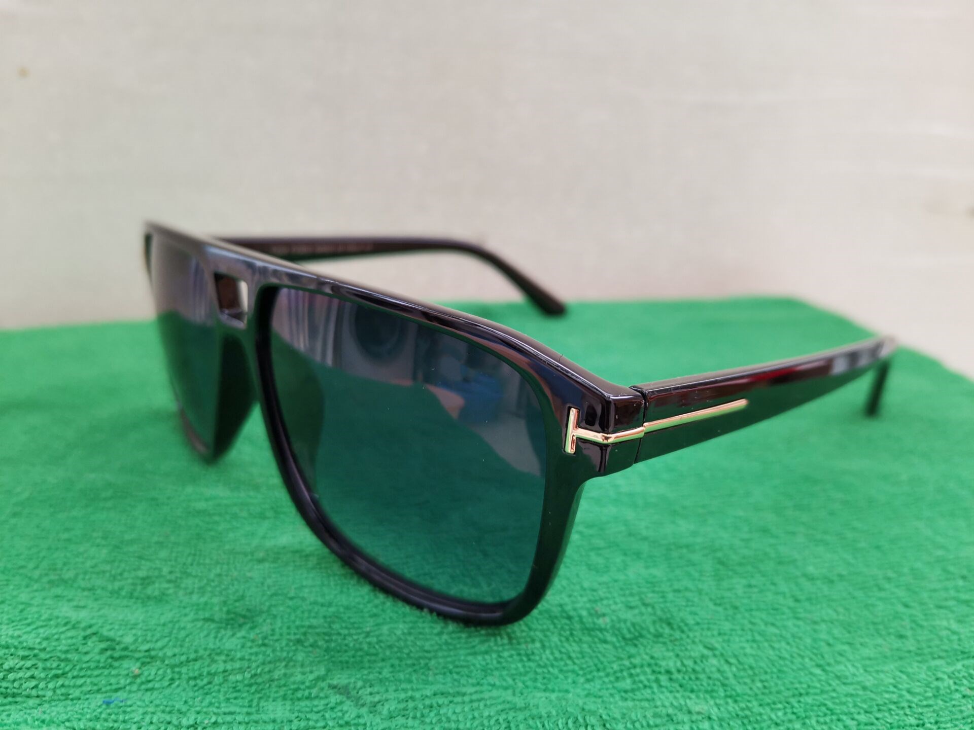 tom 5178 Luxury new Brand Sunglasses Men Women Sunglasses UV400 Eyewear Glasses Frame Polaroid Lens ford with box
tom 5178 Luxury new Brand Sunglasses Men Women Sunglasses UV400 Eyewear Glasses Frame Polaroid Lens ford with box