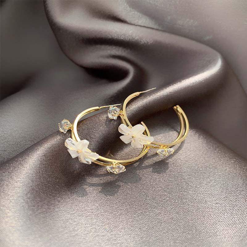 2020 New Cubic Zirconia Flower Ear Hoop Earrings for Woman Fashion Statement Earring Party Jewelry Accessories Anniversary Gift
2020 New Cubic Zirconia Flower Ear Hoop Earrings for Woman Fashion Statement Earring Party Jewelry Accessories Anniversary Gift
