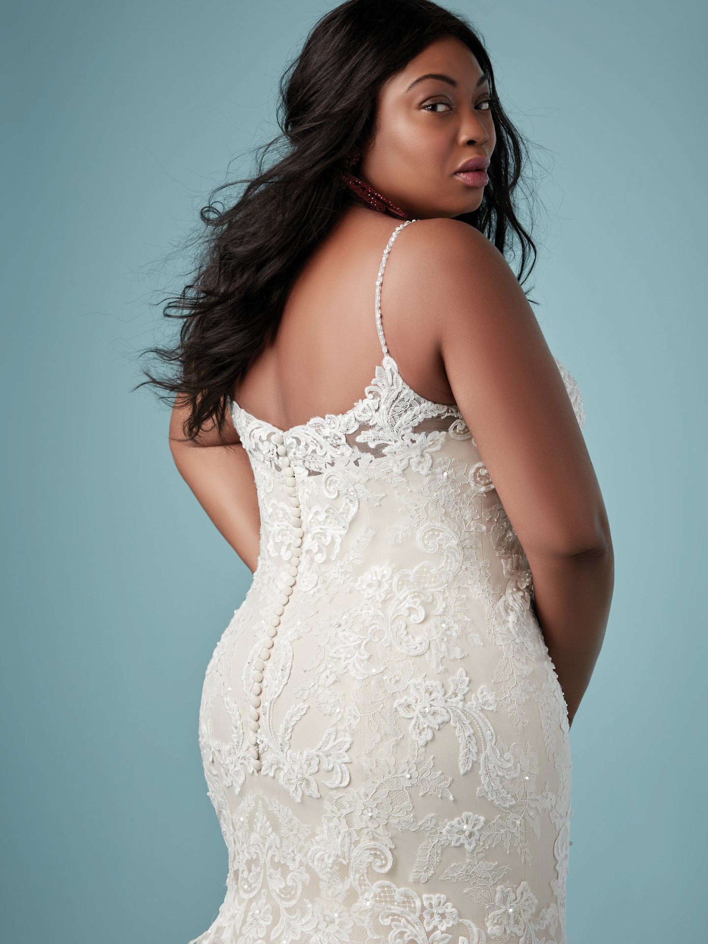 Plus Size Fabulous Lace Mermaid Wedding Dresses Beaded V Neck Sequined Bridal Gowns Covered Buttons Back Sweep Train Robe De Marie