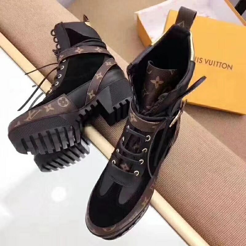 Women Designer Boot Martin Desert Boot Flamingos Love Arrow Medal 100% Genuine Leather Coarse Non-Slip Winter Shoes Size EU35-42
Women Designer Boot Martin Desert Boot Flamingos Love Arrow Medal 100% Genuine Leather Coarse Non-Slip Winter Shoes Size EU35-42