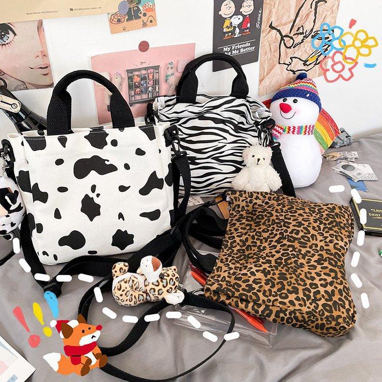 Original Design Japanese Diagonal Bag Female 2021 New Sweet Ins Canvas Bag Student Hand Single Shoulder Canvas Small, Zebra-no
Original Design Japanese Diagonal Bag Female 2021 New Sweet Ins Canvas Bag Student Hand Single Shoulder Canvas Small, Zebra-no