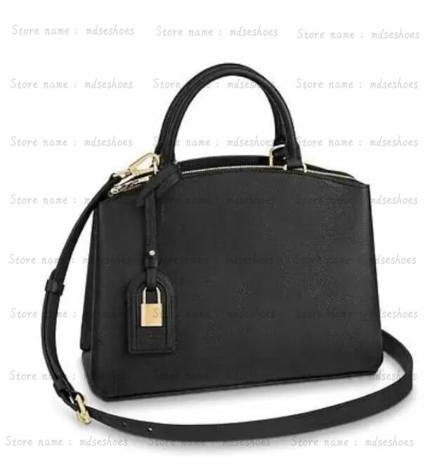 GRAND PALAIS MM Shoulder Bag Designer Handbag Luxurys Totes Embossed Grained Cowhide Leather With Padlock and Leather Name Tag Monograms Flowers Vogue Crossbody
GRAND PALAIS MM Shoulder Bag Designer Handbag Luxurys Totes Embossed Grained Cowhide Leather With Padlock and Leather Name Tag Monograms Flowers Vogue Crossbody