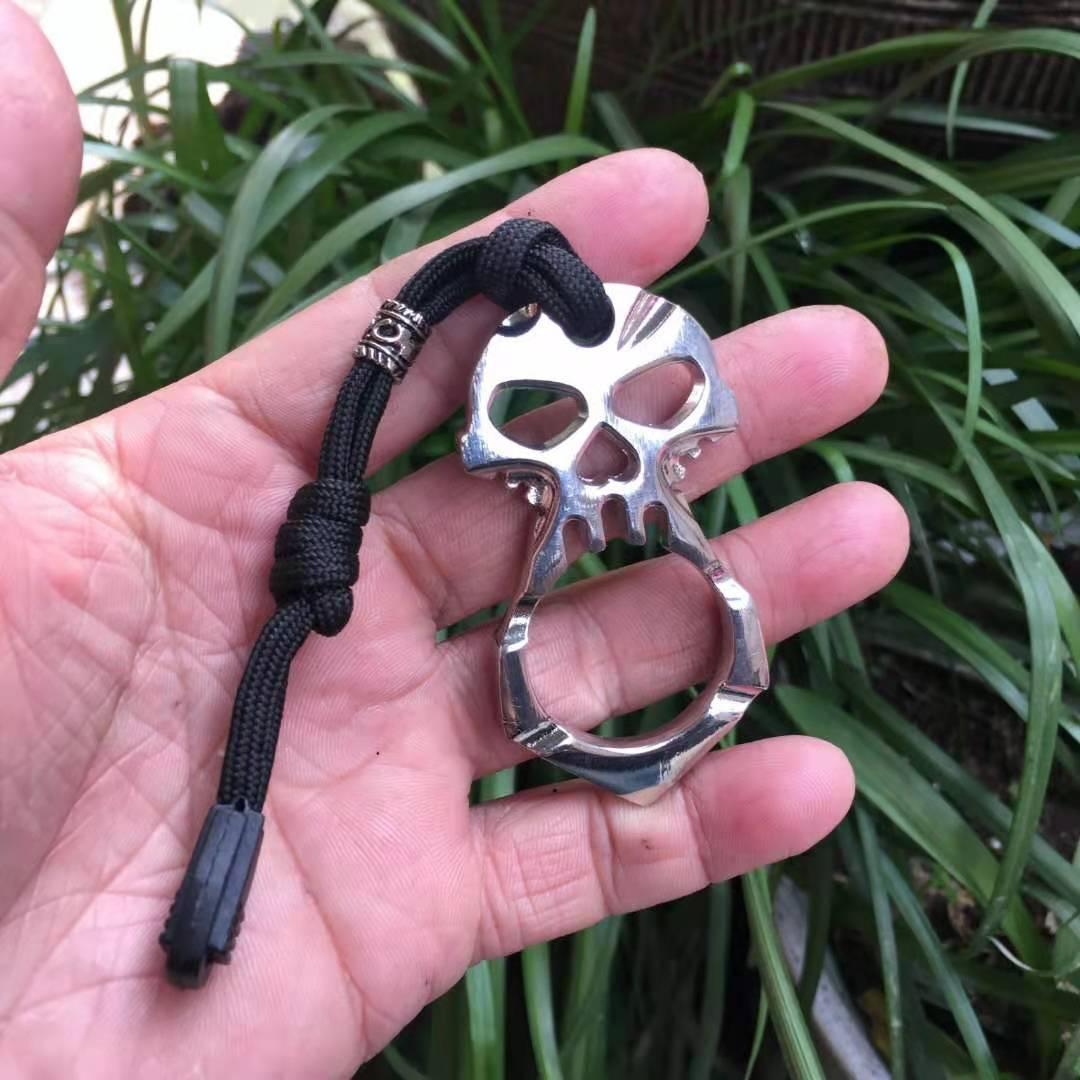 Single finger button rose thorn finger tiger self defense finger tiger broken window hand clasp hand brace fist thorn clasp 002
Single finger button rose thorn finger tiger self defense finger tiger broken window hand clasp hand brace fist thorn clasp 002