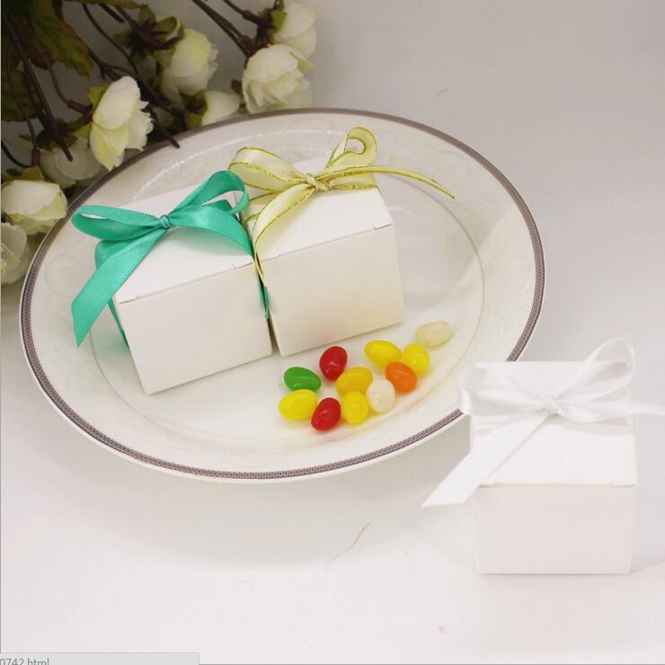 White Retro Solid Color Candy Boxes Wedding Party Supplies Favors European Gift Box with Ribbon 5X5X5CM
White Retro Solid Color Candy Boxes Wedding Party Supplies Favors European Gift Box with Ribbon 5X5X5CM