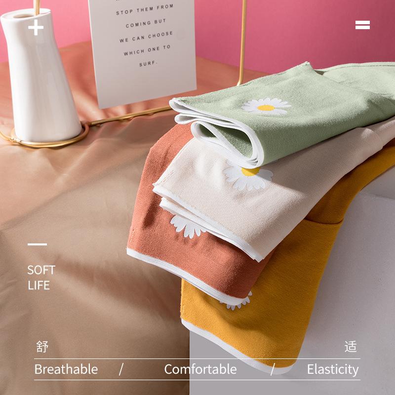 Small Zou Ju underpants women's boxed embroidery thin luxury large size one piece latex briefs women's new style, Black
Small Zou Ju underpants women's boxed embroidery thin luxury large size one piece latex briefs women's new style, Black