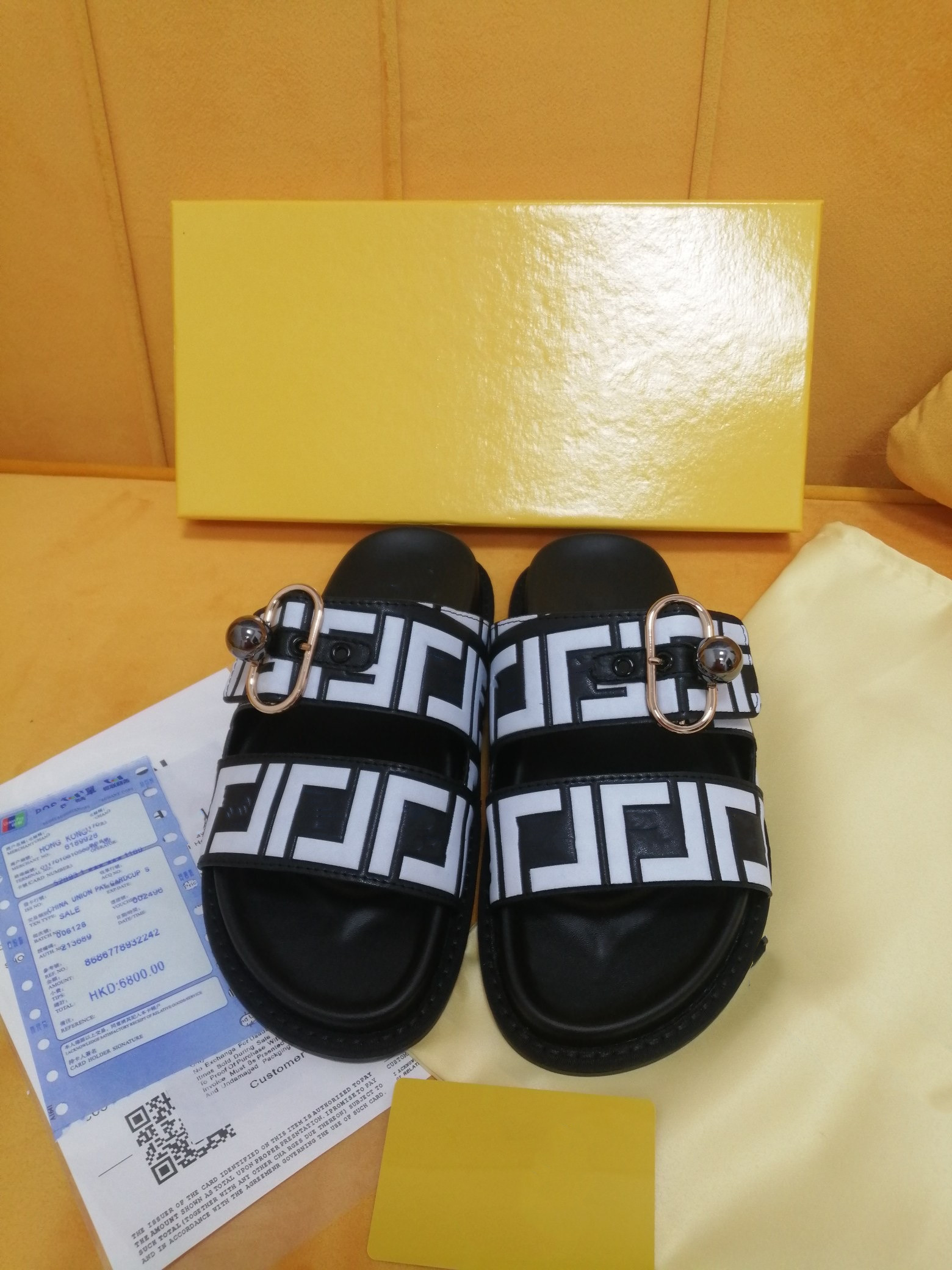 famous brand Beach slippers Classic Flat heel Summer Designer Fashion flops leather lady Slides women shoes Hotel Bath Ladies sexy Sandals Large 0214, 07
famous brand Beach slippers Classic Flat heel Summer Designer Fashion flops leather lady Slides women shoes Hotel Bath Ladies sexy Sandals Large 0214, 07