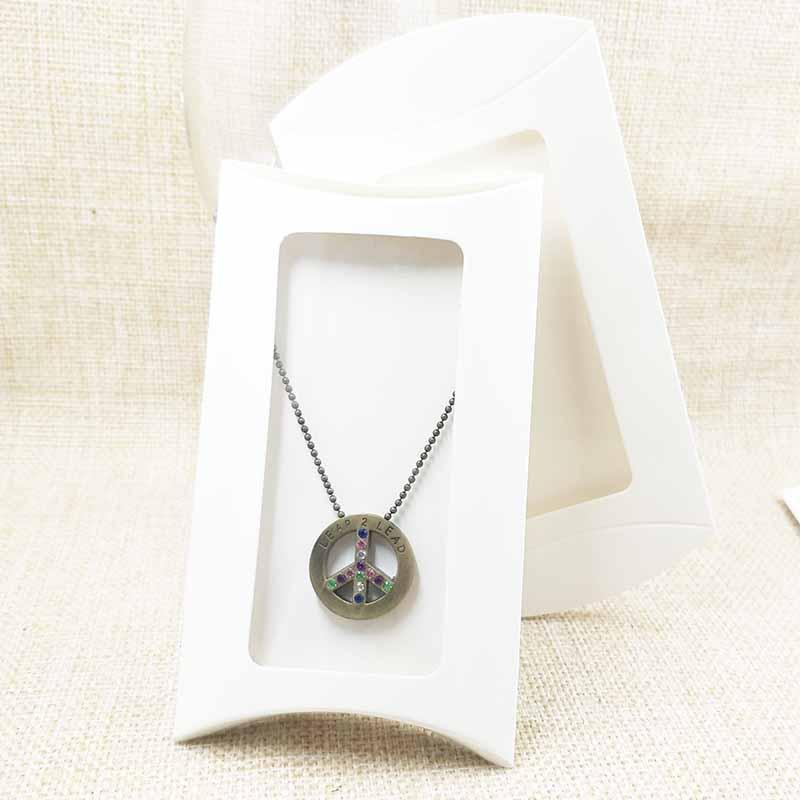 Pretty white/gift window package box products packing& display window box necklace display with clear pvc1
Pretty white/gift window package box products packing& display window box necklace display with clear pvc1