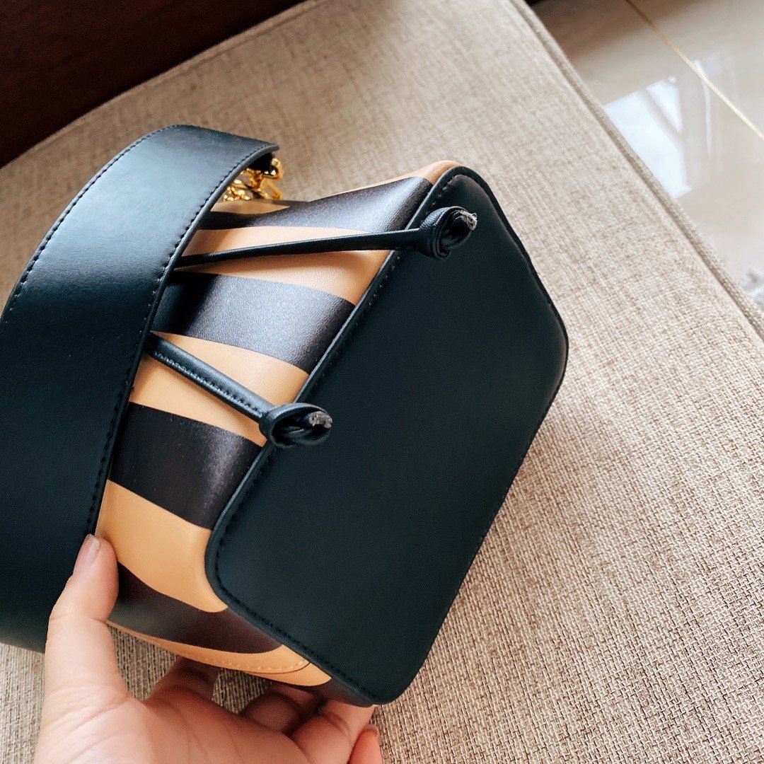 2020 Fashion Bucket Women Soft Purses Handbags Single Shoulder Bag Tote Clutch Women Backpack Bags Shoulder Messenger Bag, Light brown
2020 Fashion Bucket Women Soft Purses Handbags Single Shoulder Bag Tote Clutch Women Backpack Bags Shoulder Messenger Bag, Light brown