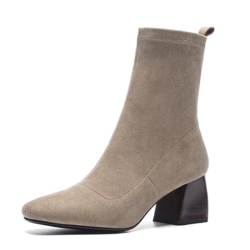Vangull femininas estilo britnico rebanho veludo estiramento botas casual moda couro interno europeu e americano todos os jogos Q07S, Black
Vangull femininas estilo britnico rebanho veludo estiramento botas casual moda couro interno europeu e americano todos os jogos Q07S, Black