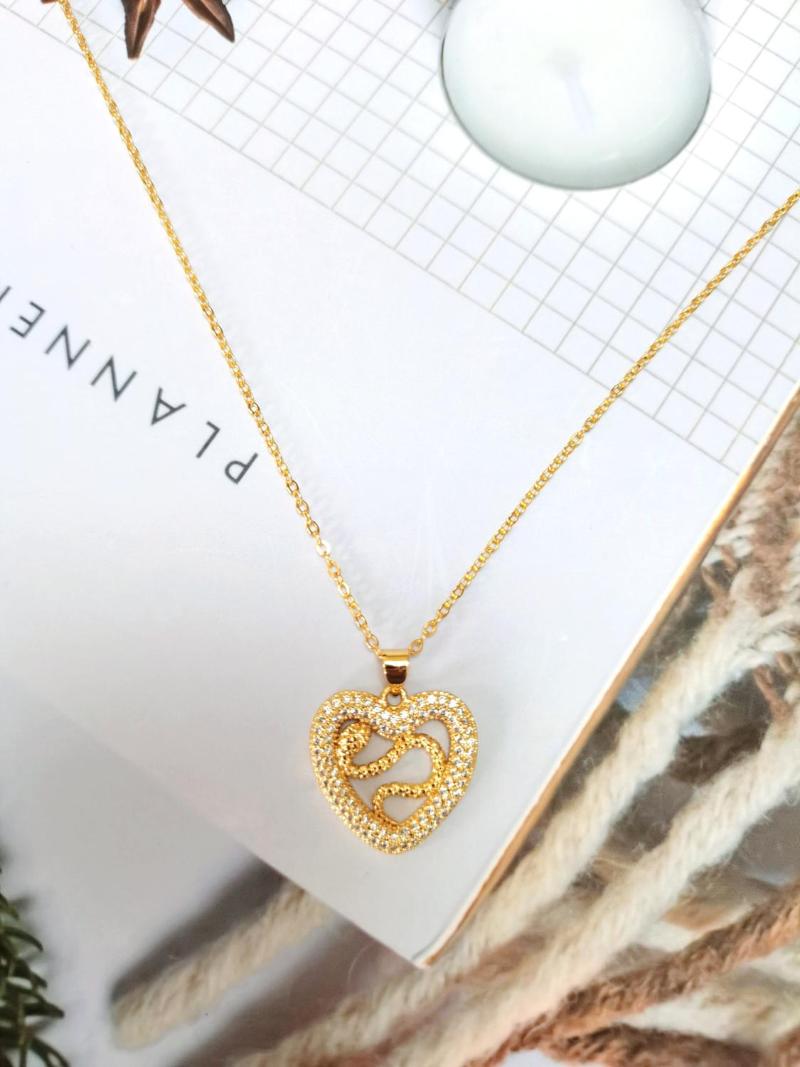 European and American fashion new golden heart-shaped hollow snake-shaped pendant with micro-inlaid diamonds ladies popular neck
European and American fashion new golden heart-shaped hollow snake-shaped pendant with micro-inlaid diamonds ladies popular neck