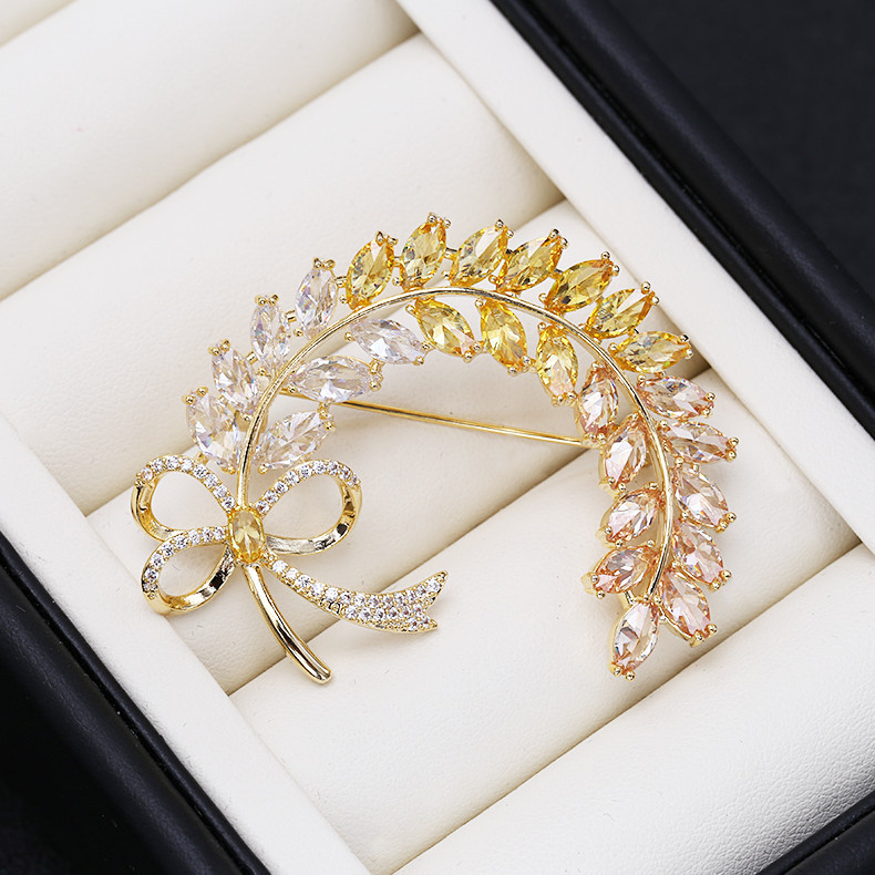 Winter European brand luxury 18k gold-plated bow brooch jewelry temperament women high-end shiny zircon brooch woolen coat pins accessories, Gray
Winter European brand luxury 18k gold-plated bow brooch jewelry temperament women high-end shiny zircon brooch woolen coat pins accessories, Gray