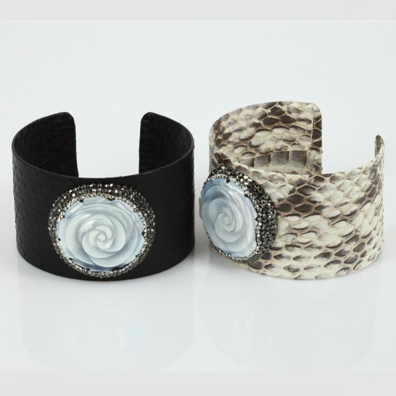 Trendy Luxury Black Grey Leather Pave Rose Flower Stone Charms Rhinestone Adjustable Big Open Bracelet For Women1
Trendy Luxury Black Grey Leather Pave Rose Flower Stone Charms Rhinestone Adjustable Big Open Bracelet For Women1