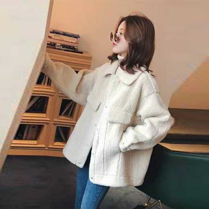Elegant from the fake women 2020 hot winter button soft female fur coat teddy outwear pocket jacket ZOM5, Khaki.
Elegant from the fake women 2020 hot winter button soft female fur coat teddy outwear pocket jacket ZOM5, Khaki.