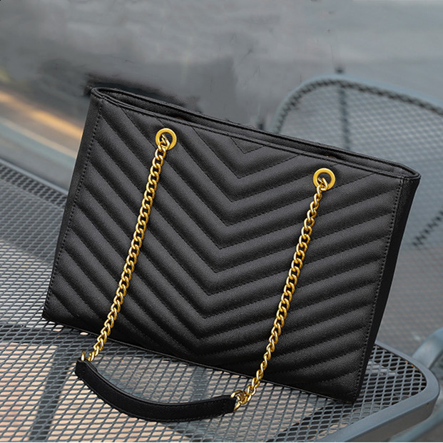 Crossbody Designer Bags Women Rhombus chain large capacity Fashion Bags Female clutch Classic Girl Handbags Genuine Leather Handbag, Black
Crossbody Designer Bags Women Rhombus chain large capacity Fashion Bags Female clutch Classic Girl Handbags Genuine Leather Handbag, Black
