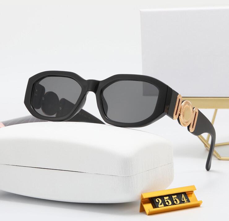 Brand Designer Sunglass High Quality Sunglasses Women Men Glasses Womens Sun glass UV400 lens Unisex With box
Brand Designer Sunglass High Quality Sunglasses Women Men Glasses Womens Sun glass UV400 lens Unisex With box