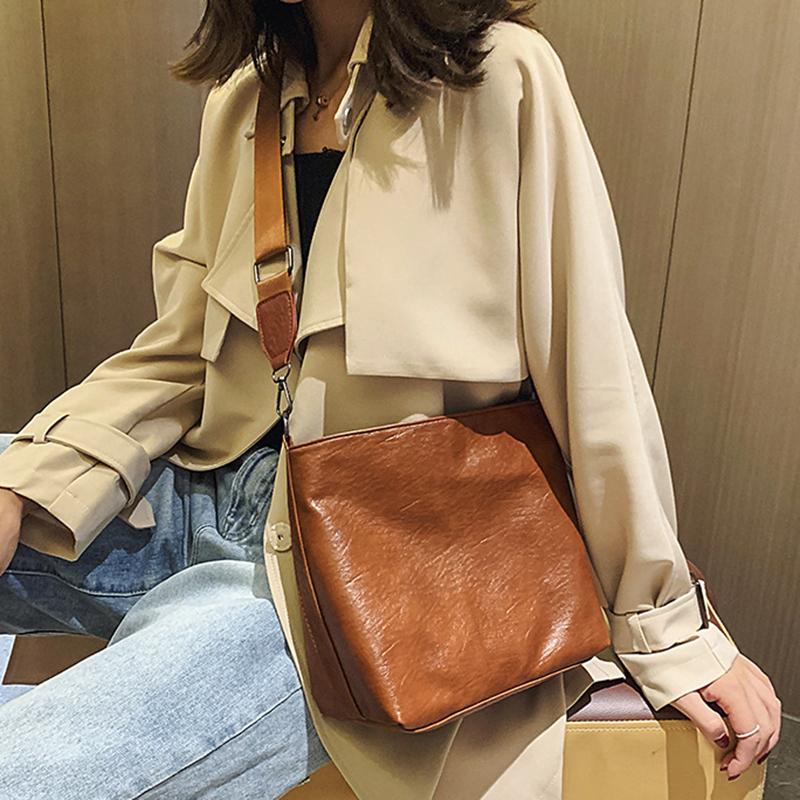 Casual Women Bucket Shoulder Bag Large Capacity PU Leather Crossbody Bag Female Vintage Handbag Luxury Designer Travel Messenger, Black
Casual Women Bucket Shoulder Bag Large Capacity PU Leather Crossbody Bag Female Vintage Handbag Luxury Designer Travel Messenger, Black