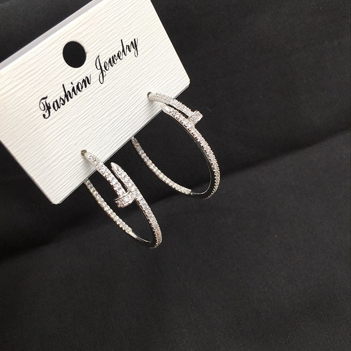 Sparkling diamond zirconia copper screw hoop earrings circular stud earrings for women s925 silver post fashion luxury designer
Sparkling diamond zirconia copper screw hoop earrings circular stud earrings for women s925 silver post fashion luxury designer