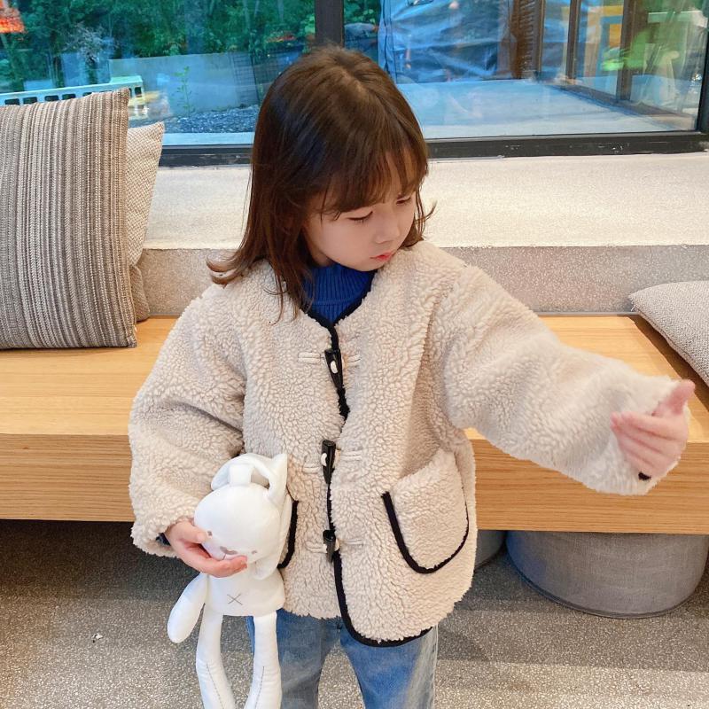 2021 New Winter Lambs Wool Kids Warm Jackets Berber Fleece Children Outerwear Girls Loose Coats Baby Overcoat 05aj, 150beige
2021 New Winter Lambs Wool Kids Warm Jackets Berber Fleece Children Outerwear Girls Loose Coats Baby Overcoat 05aj, 150beige