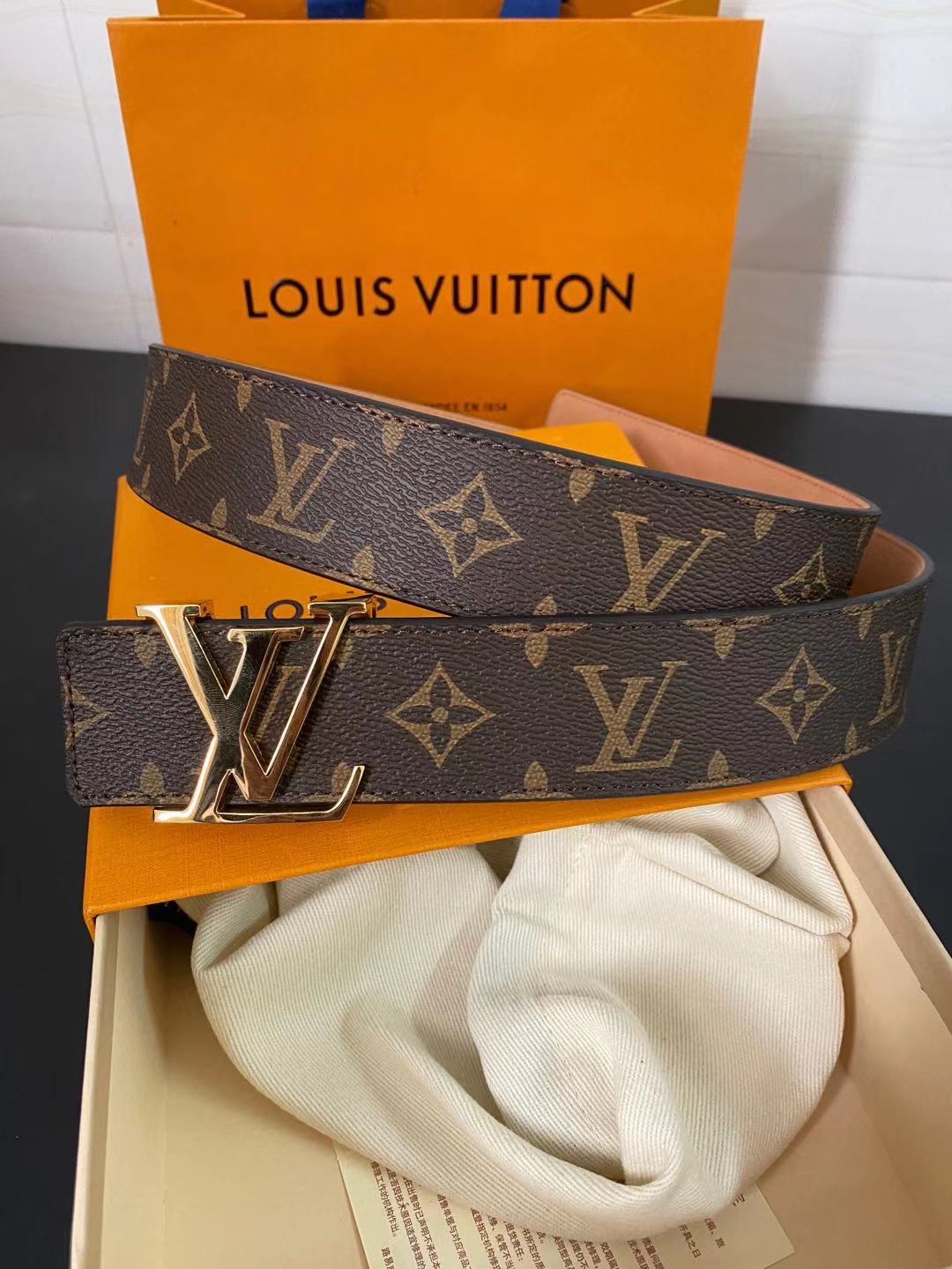 2020 men's women's belt belt leather strap female pin buckle fashion retro metal belt box, Black;brown
2020 men's women's belt belt leather strap female pin buckle fashion retro metal belt box, Black;brown