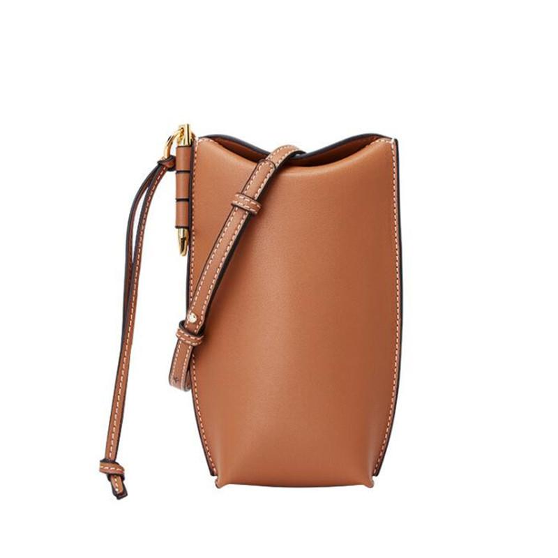 Genuine leather bucket bag Mobile phone bags2021 new handbag mini retro leather handbags women shoulder bag
Genuine leather bucket bag Mobile phone bags2021 new handbag mini retro leather handbags women shoulder bag