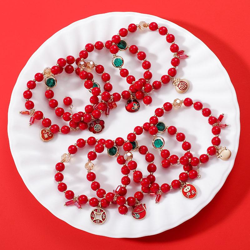 Charm Bracelets 2021 Chinese Style Red Beaded Small Animal Pendant Bracelet Simple Cute Cow Friend Couple Sister Holiday Gift Female
Charm Bracelets 2021 Chinese Style Red Beaded Small Animal Pendant Bracelet Simple Cute Cow Friend Couple Sister Holiday Gift Female