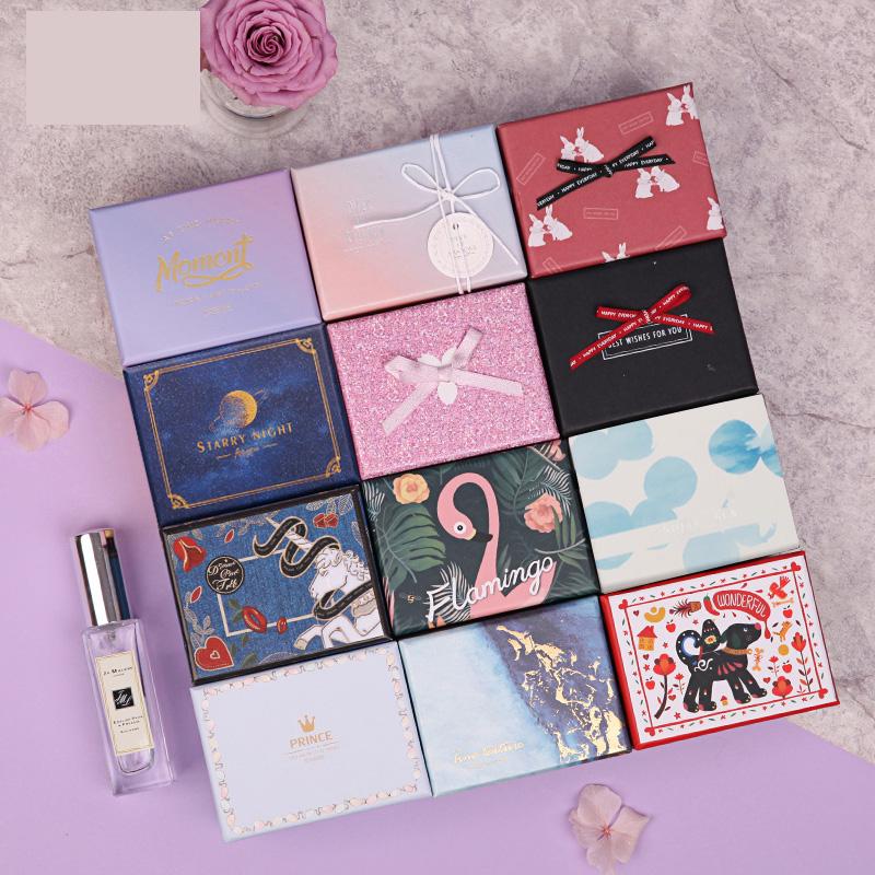 1piece Small Box Graduation Christmas Gold Foil Wave Cute Paper Gift Box DIY Carton Father's Mother's Day Present Chocolate
1piece Small Box Graduation Christmas Gold Foil Wave Cute Paper Gift Box DIY Carton Father's Mother's Day Present Chocolate