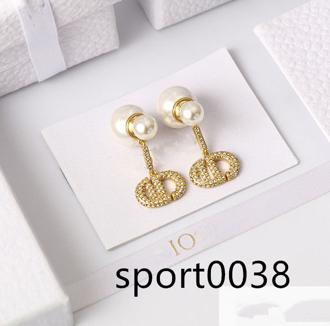 D 2021 New Letter c Tassel Earrings Stud Women Pearl Internet Celebrity Pearl Earring Female Designer Jewelry 0, Golden;silver
D 2021 New Letter c Tassel Earrings Stud Women Pearl Internet Celebrity Pearl Earring Female Designer Jewelry 0, Golden;silver