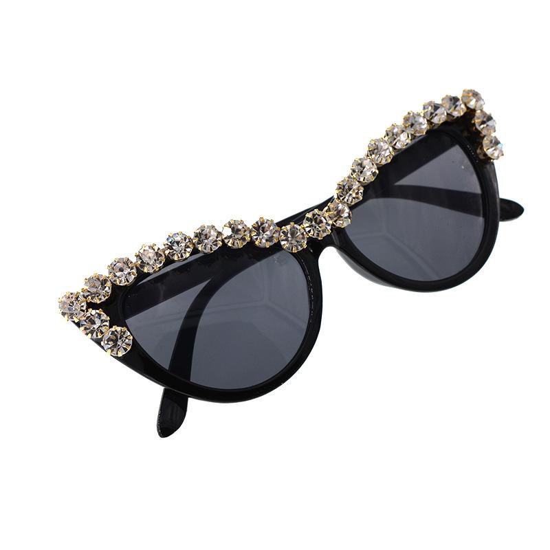Fashion Women Cat Sunglasses silver Beads Decoration Retro Sunglasses Bling Rhinestones Men Sun Glasses Vintage Shade NX
Fashion Women Cat Sunglasses silver Beads Decoration Retro Sunglasses Bling Rhinestones Men Sun Glasses Vintage Shade NX