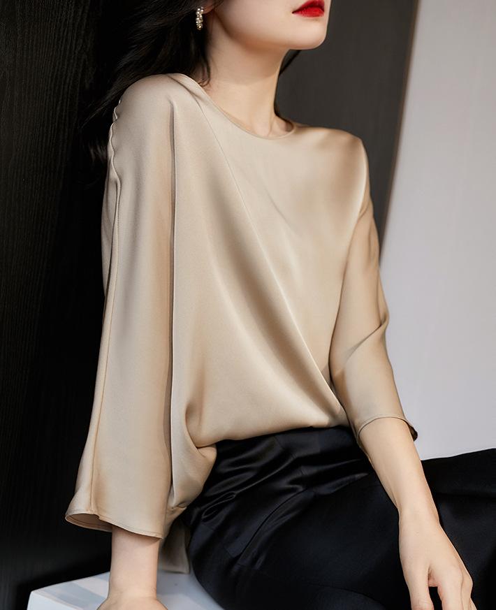Abstinence goddess temperament silky naked sense elastic satin double-sided mulberry silk top, Sky blue
Abstinence goddess temperament silky naked sense elastic satin double-sided mulberry silk top, Sky blue