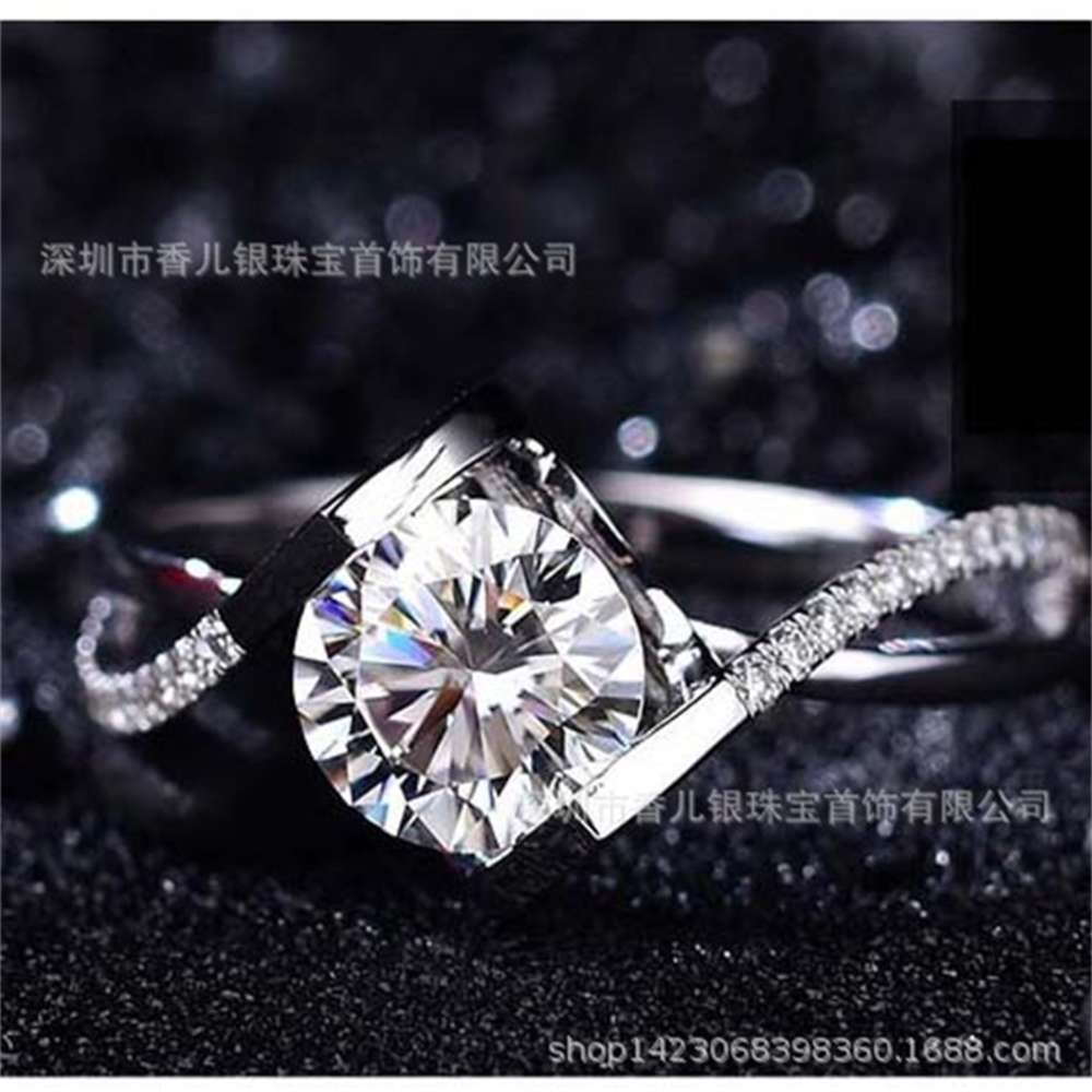 Luxurys Designers Fashion Jz374 new twist arm set broken diamond angel's kiss simulation diamond ring one C taste lady's ring
Luxurys Designers Fashion Jz374 new twist arm set broken diamond angel's kiss simulation diamond ring one C taste lady's ring