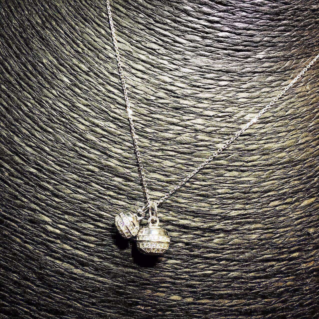 Silver Sterling S925 White Gold Plated Diamonds Set of Christmas Present Double Bell Beautiful Female Necklace Eauh
Silver Sterling S925 White Gold Plated Diamonds Set of Christmas Present Double Bell Beautiful Female Necklace Eauh