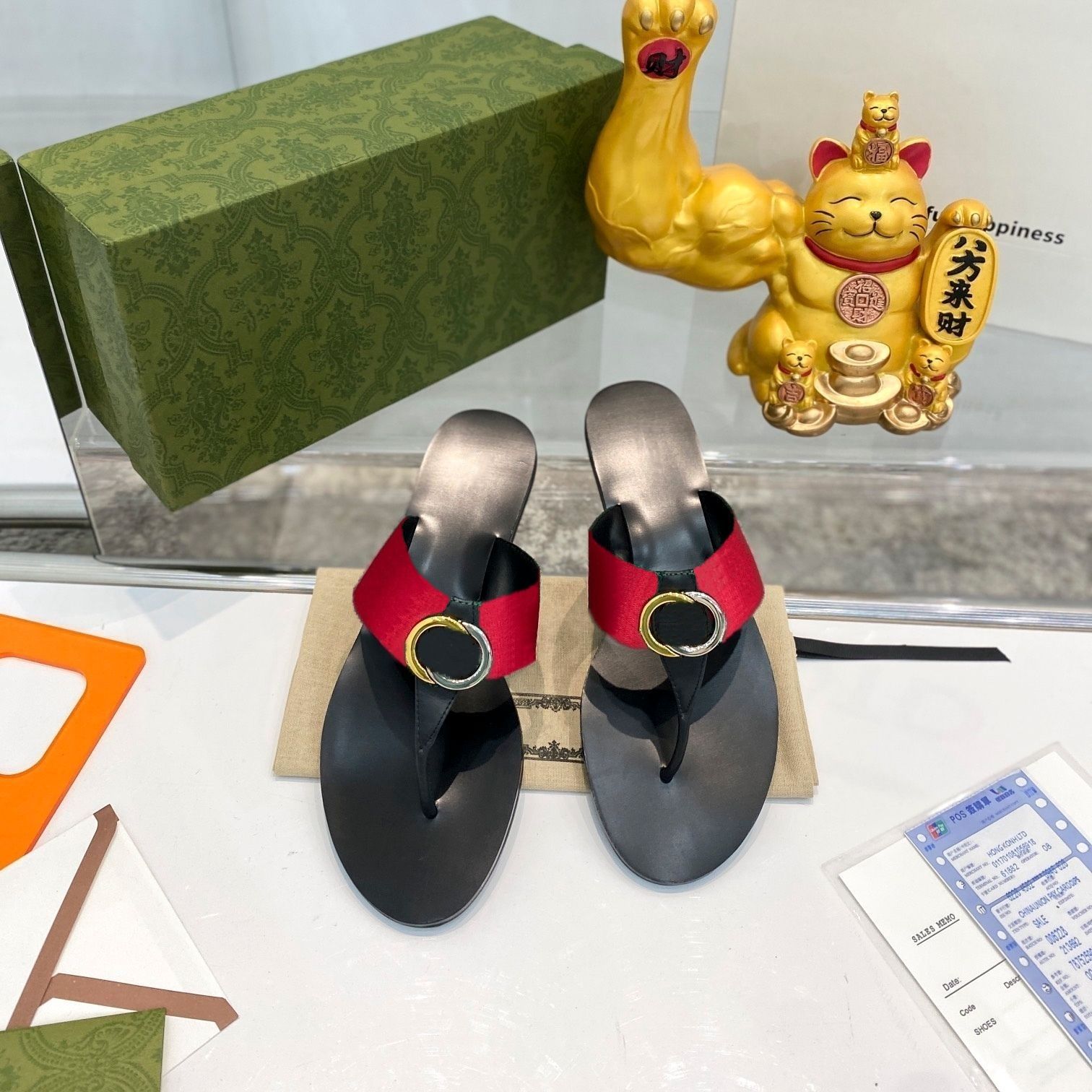High quality 21SS flip flop slippers black white fashion sneakers summer beach slide shoes men women sandals chaussures trainers with box, Color38
High quality 21SS flip flop slippers black white fashion sneakers summer beach slide shoes men women sandals chaussures trainers with box, Color38
