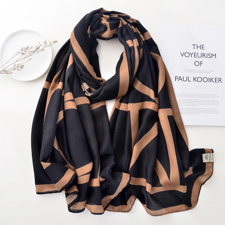 Royalmaybe 2020 new gauze autumn and winter geometric shawl sunscreen silk scarf brand warm scarf designer
Royalmaybe 2020 new gauze autumn and winter geometric shawl sunscreen silk scarf brand warm scarf designer