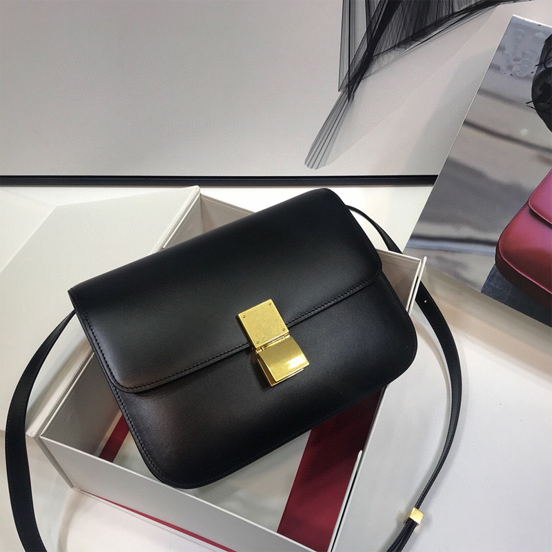 Top quality handbag purse lady handbag shoulder bag real leather black brown have box two sizes 24cm and 19cm
Top quality handbag purse lady handbag shoulder bag real leather black brown have box two sizes 24cm and 19cm