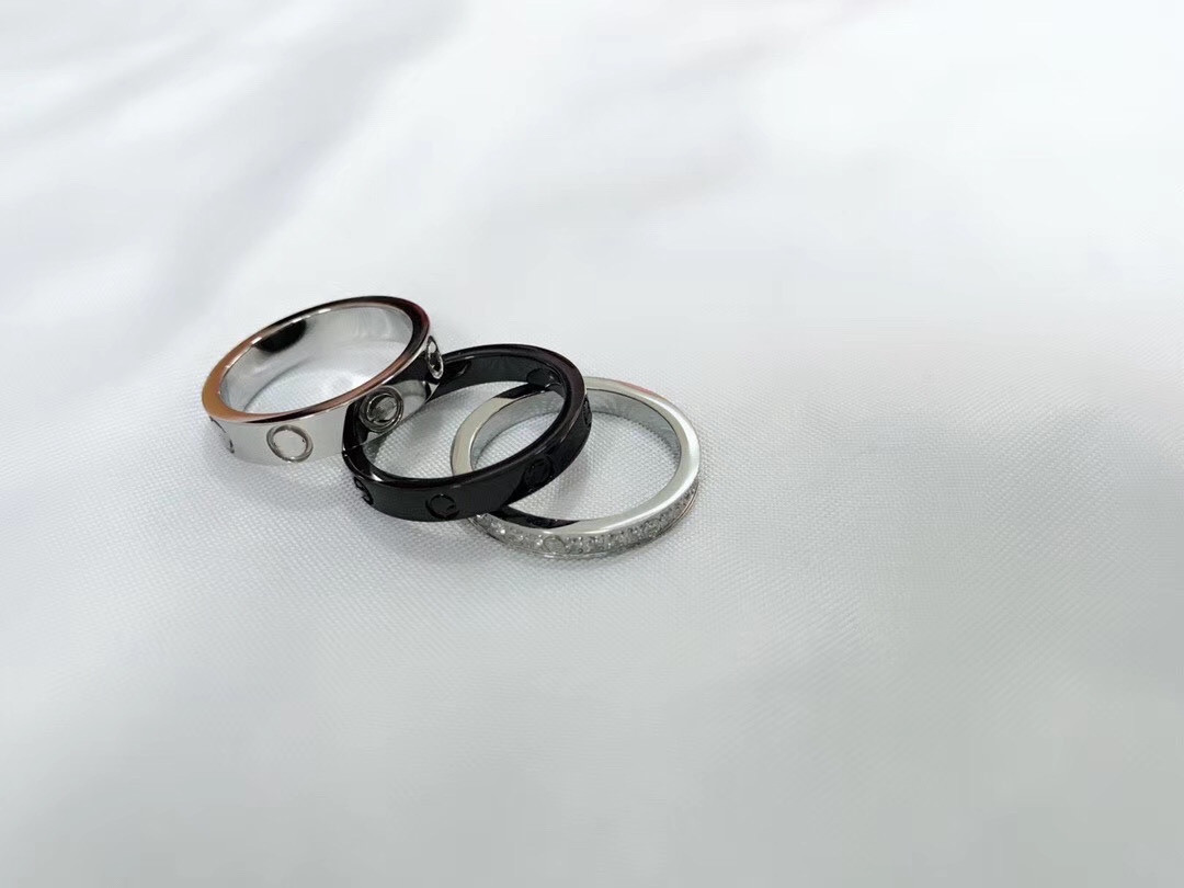 High-quality Christmas gift Titanium steel love ring Three-layer style style changeable Classic gold ring Multi-style wear Fashion exquisite
High-quality Christmas gift Titanium steel love ring Three-layer style style changeable Classic gold ring Multi-style wear Fashion exquisite