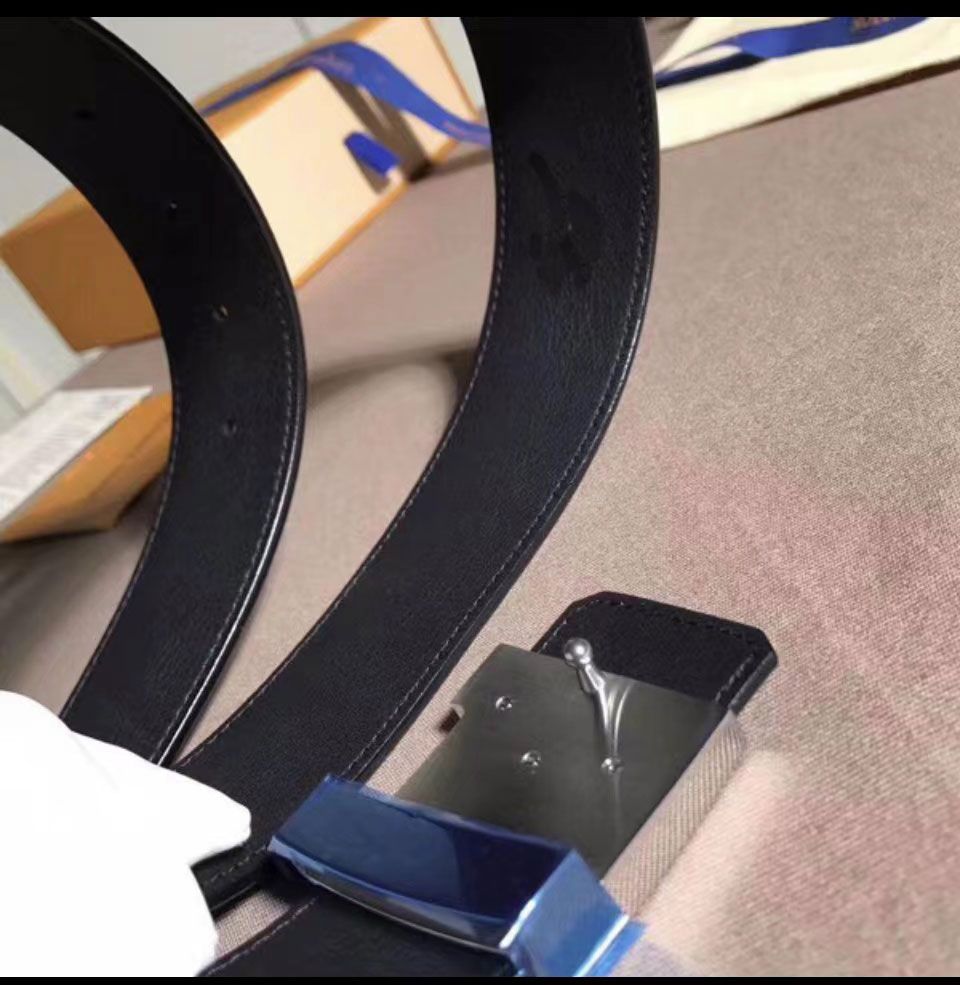 Belt classic old flower black flower big brand letter high quality smooth buckle pants belt high-grade first layer cowhide belt Width 3.5cm
Belt classic old flower black flower big brand letter high quality smooth buckle pants belt high-grade first layer cowhide belt Width 3.5cm