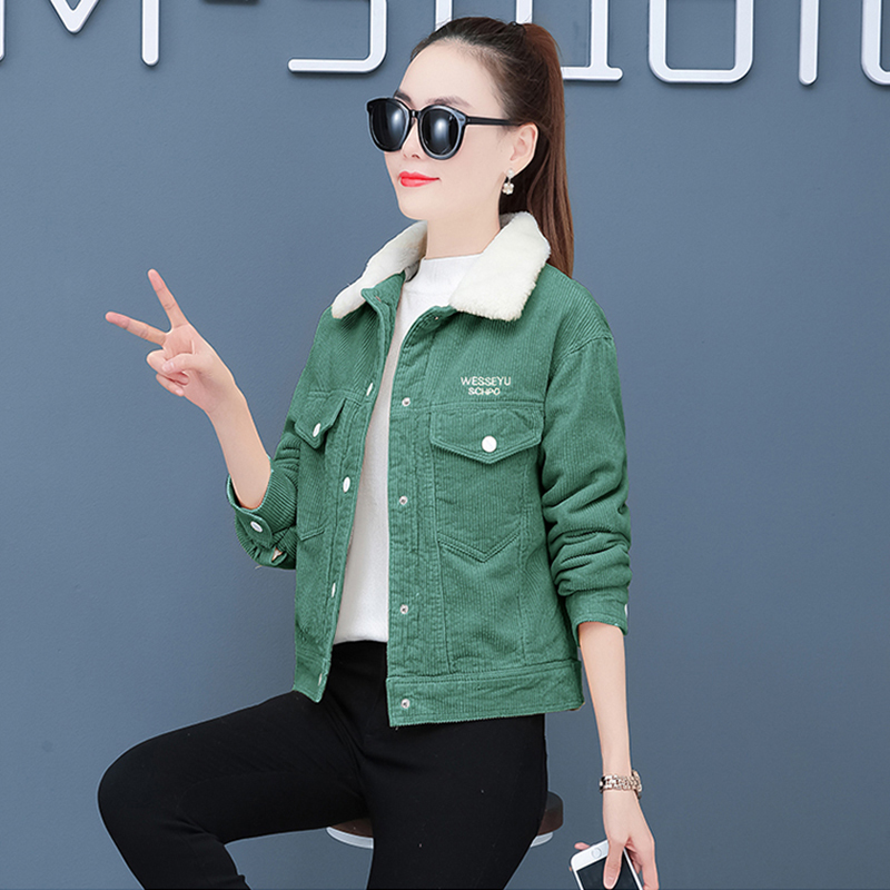 Winter thincken velvet short woman's coat embroidered letter jacket tops vintage fine green fashion outwear female streetwear, Yellow
Winter thincken velvet short woman's coat embroidered letter jacket tops vintage fine green fashion outwear female streetwear, Yellow