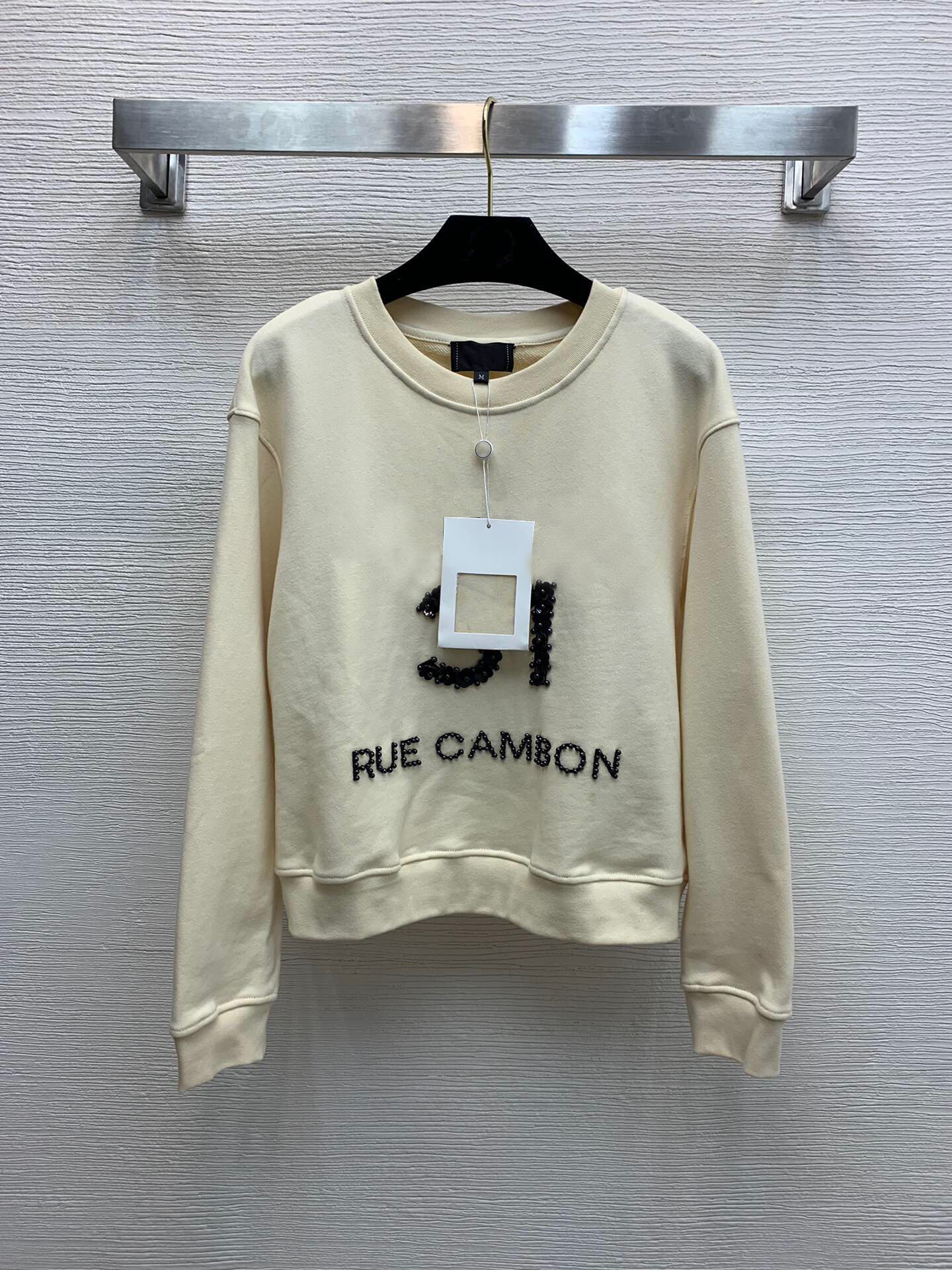 2020 new autumn and winter high end heavy industry Beaded no velvet 31 letter round neck Pullover long sleeve sweater, Beige
2020 new autumn and winter high end heavy industry Beaded no velvet 31 letter round neck Pullover long sleeve sweater, Beige