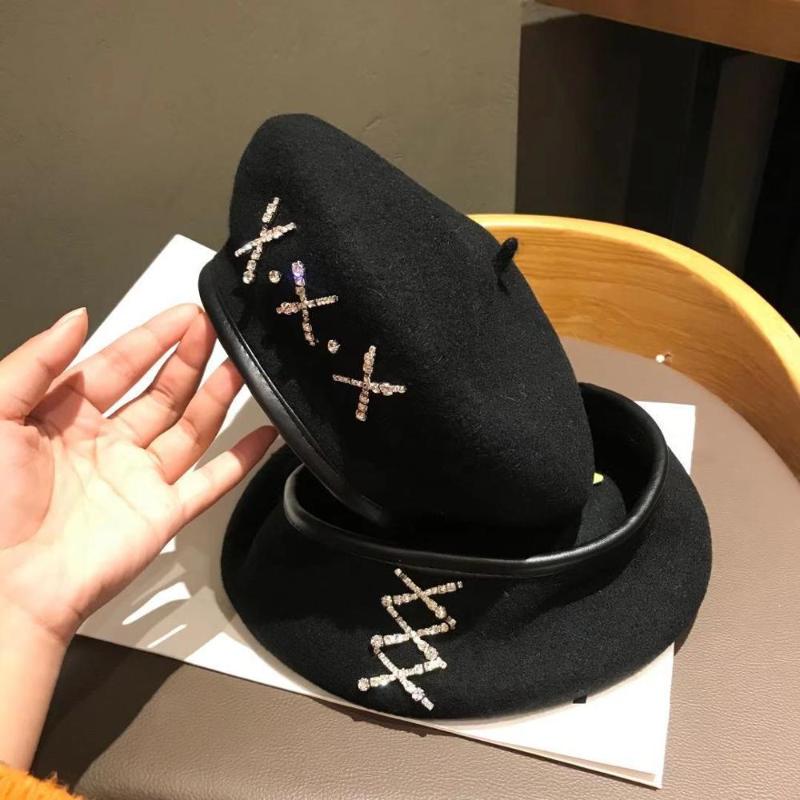 202012-weimin spring autumn wool pu brim fashion rhinestone letter lady beret hat men women Leisure painter hat
202012-weimin spring autumn wool pu brim fashion rhinestone letter lady beret hat men women Leisure painter hat