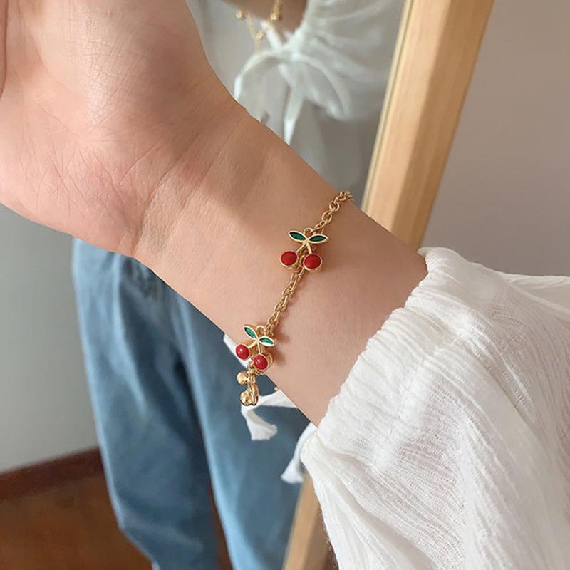 Charm Bracelets Simple Sweet Girls Alloy Bracelet Korean Niche Design Sense Fruit Small Cherry Pendant
Charm Bracelets Simple Sweet Girls Alloy Bracelet Korean Niche Design Sense Fruit Small Cherry Pendant