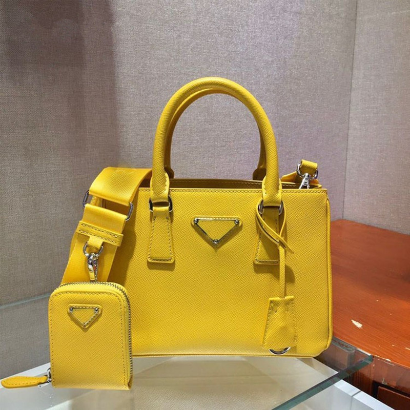 2021 Designer Luxury Shoulder Bags 3A high quality genuine leather Handbags Bestselling wallet women Crossbody killer bag, Make up the difference 
2021 Designer Luxury Shoulder Bags 3A high quality genuine leather Handbags Bestselling wallet women Crossbody killer bag, Make up the difference