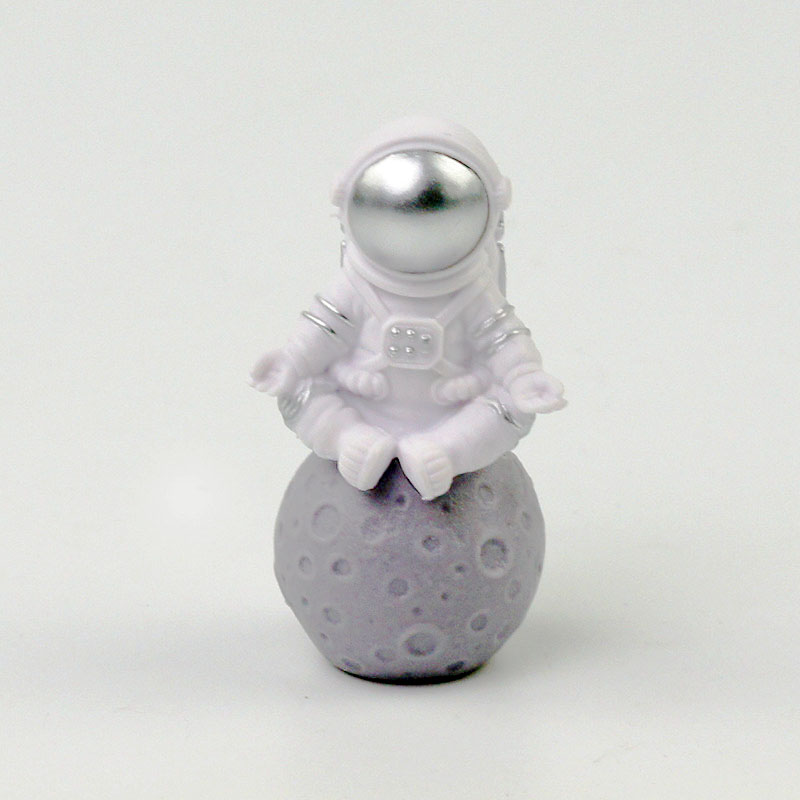 Handicraft toys Aerospace pilots doll Planet astronaut decorative ornament Handicraft models 2021 hot selling gift of the child
Handicraft toys Aerospace pilots doll Planet astronaut decorative ornament Handicraft models 2021 hot selling gift of the child