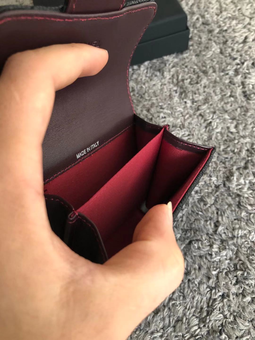 2021 An Instagram blogger has recommended a designer wallet for women's card bags with classic plies and high quality leather clasp, Brown;gray
2021 An Instagram blogger has recommended a designer wallet for women's card bags with classic plies and high quality leather clasp, Brown;gray